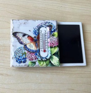 7.5*7.5CM Square shaped ceramic fridge magnet with 3D printing and gold blocked