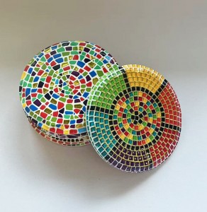 Hot-Selling Ceramic coaster with cork back with 3D embossed printing and gold blocked