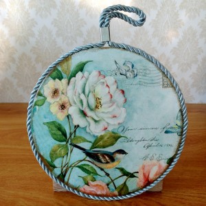Hot Sell Glossy Finished Ceramic Round Trivet with rope for hang