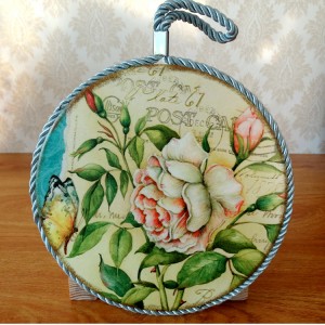 Hot Sell Glossy Finished Ceramic Round Trivet with rope for hang