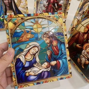 Wholesales Glossy Finished 3D Embossed Themed Ceramic Nativity Scene Religious Ornament With Golden Printing